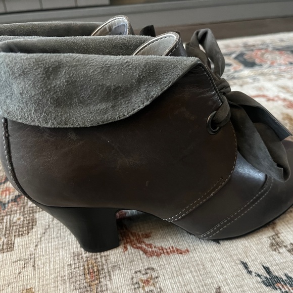 Size 7.5 Leather Hush Puppies - Picture 5 of 10